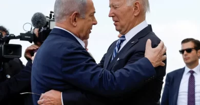 لوموند: بايدن وقع في “فخ” دعمه الكامل لإسرائيل