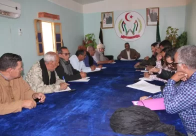  اللجنة الوطنية المشرفة على تخليد الذكرى الـ 50 لإعلان الجمهورية تتابع التحضيرات الخاصة بالتظاهرة الرياضية ” صحراء ماراتون ” 